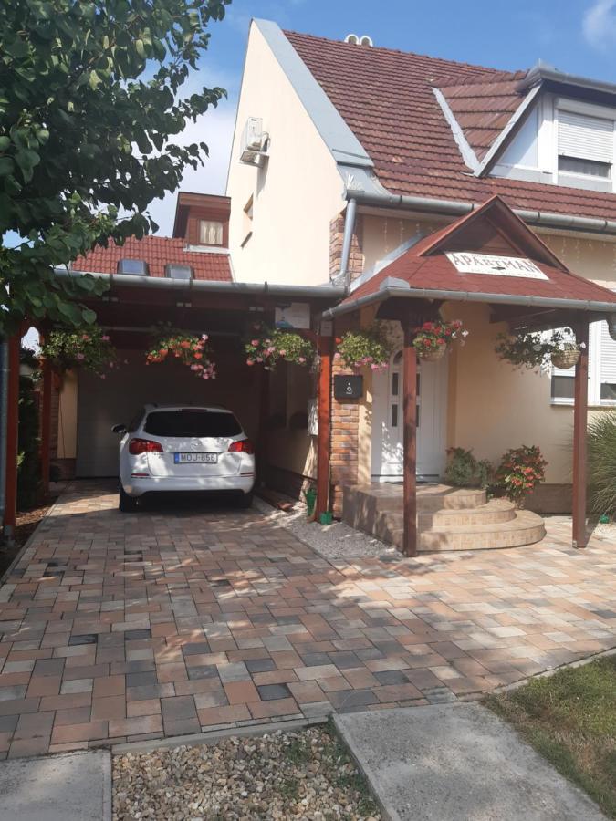 Boglarka Apartman Gyula Ngoại thất bức ảnh