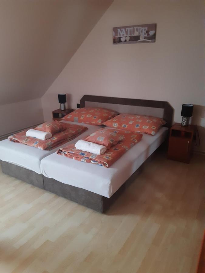 Boglarka Apartman Gyula Ngoại thất bức ảnh